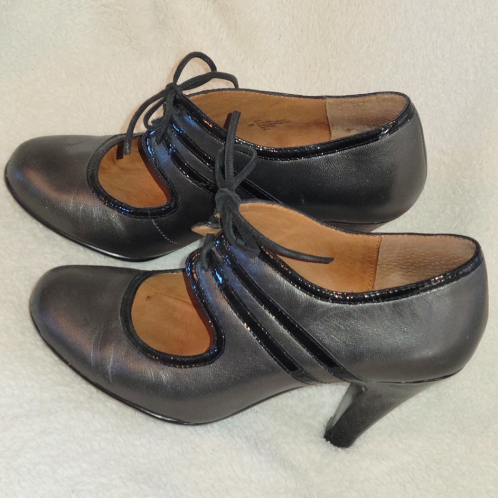 Adorable Dressy Black-Trimmed Dark Gray Heels by Sofft; Women's Size 6M